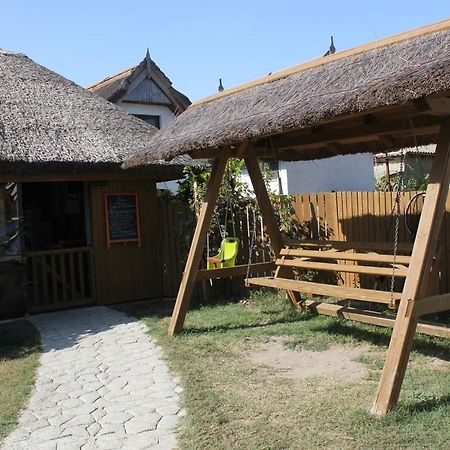 Hotel Cerdacul Cu Stuf Sfântu Gheorghe Esterno foto